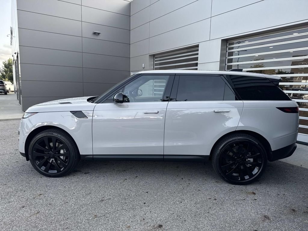New 2026 Borasco Grey Land Rover SE image 4