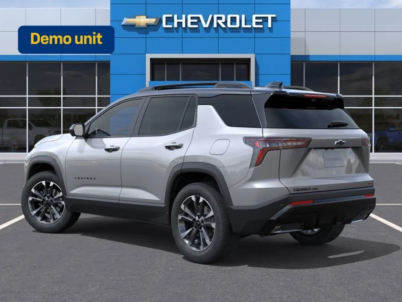 Used 2027 Grey Chevrolet AWD 4dr RS image 3