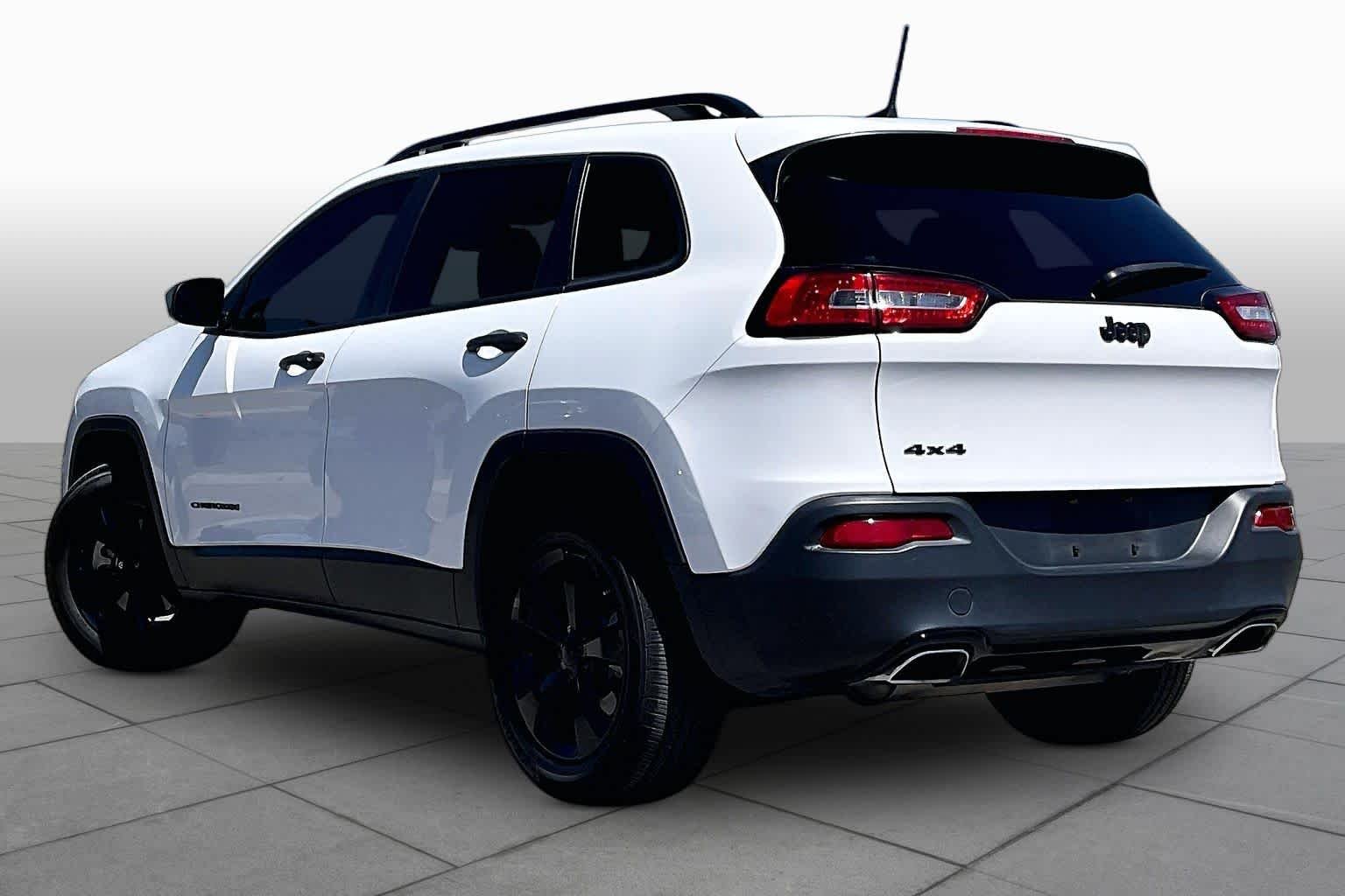 Used 2017 Bright White Clearcoat Jeep Altitude image 11