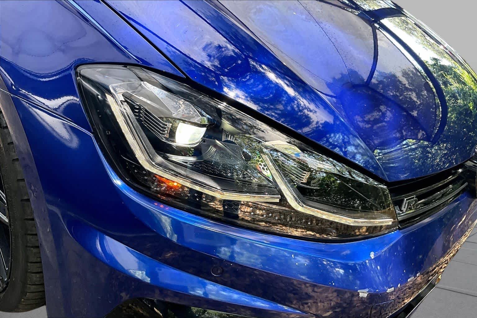 Used 2018 Lapiz Blue Metallic Volkswagen  image 28