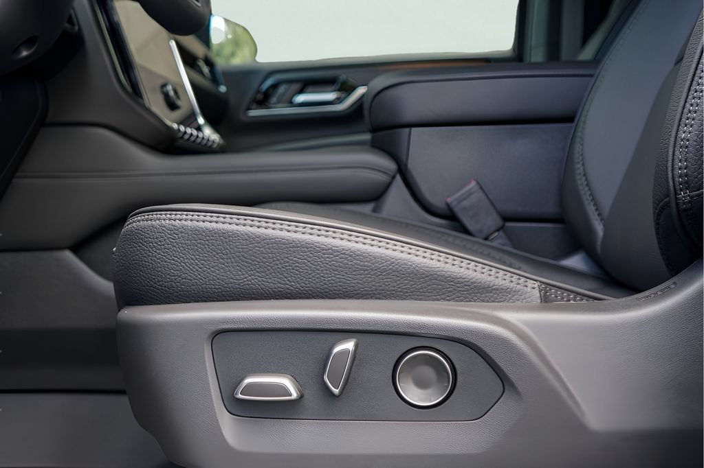 2026 GMC Yukon Denali - Photo 18