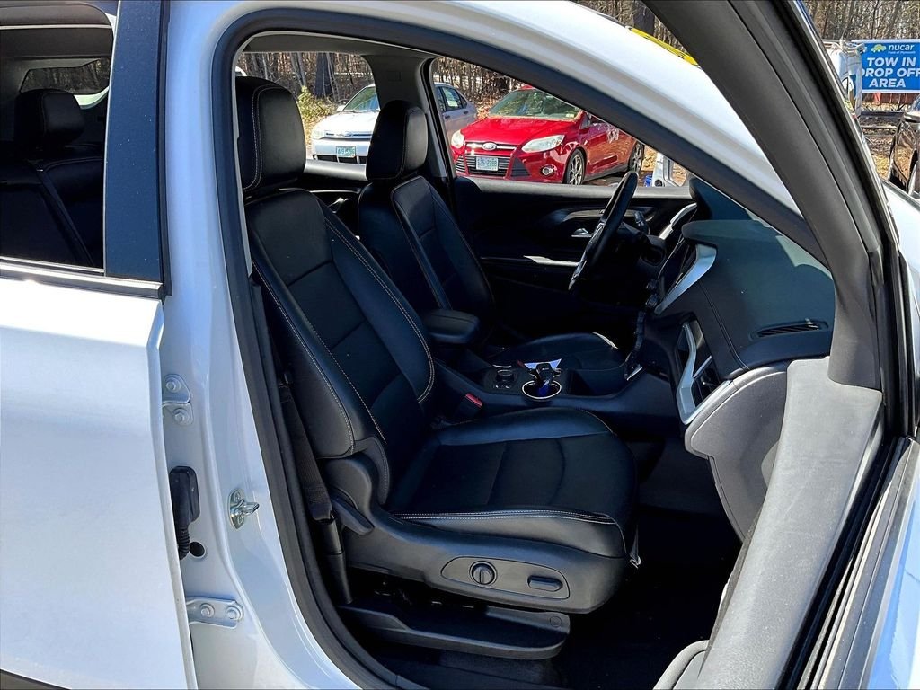 Used 2024 White GMC SLT image 11