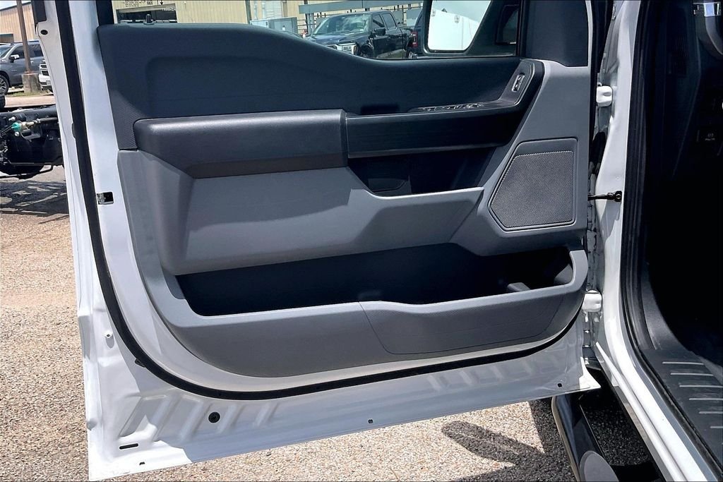 New 2025 Oxford White Ford XL image 13