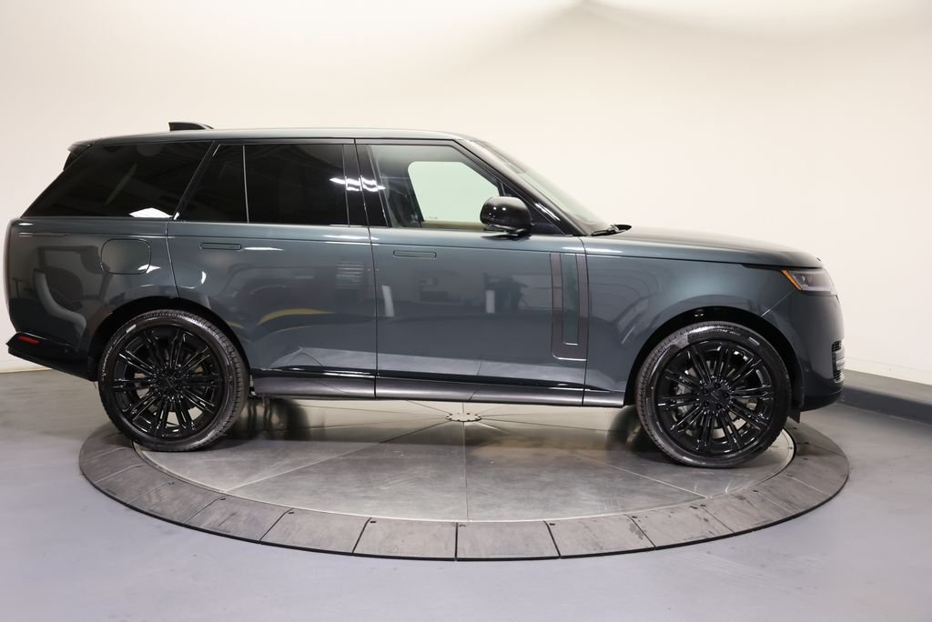 New 2026 Belgravia Green Land Rover SE image 6