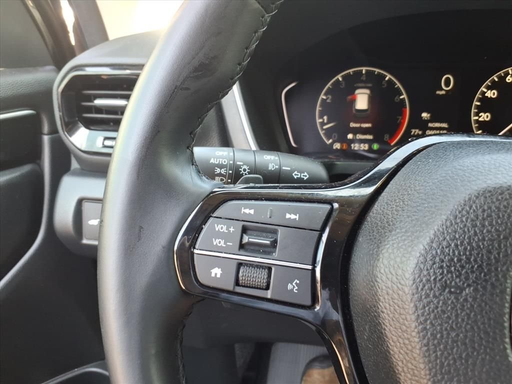Used 2025 Black Honda EX-L image 21