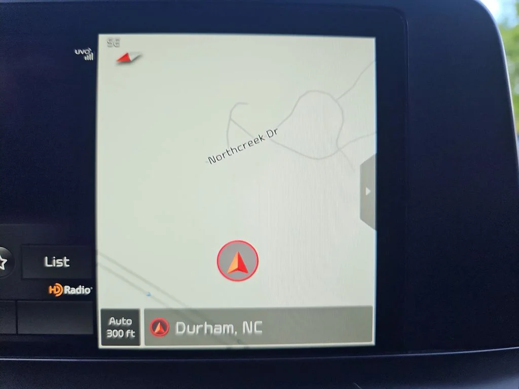 Used 2022 White Kia S image 23