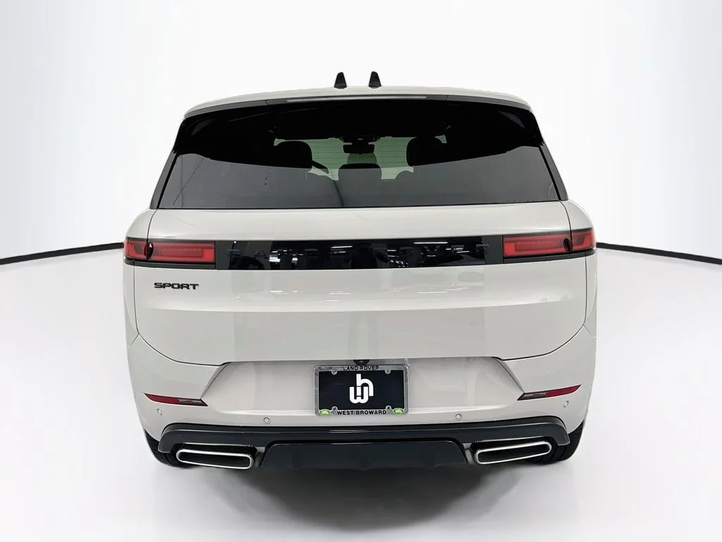 New 2026 Borasco Grey Land Rover Dynamic SE image 8