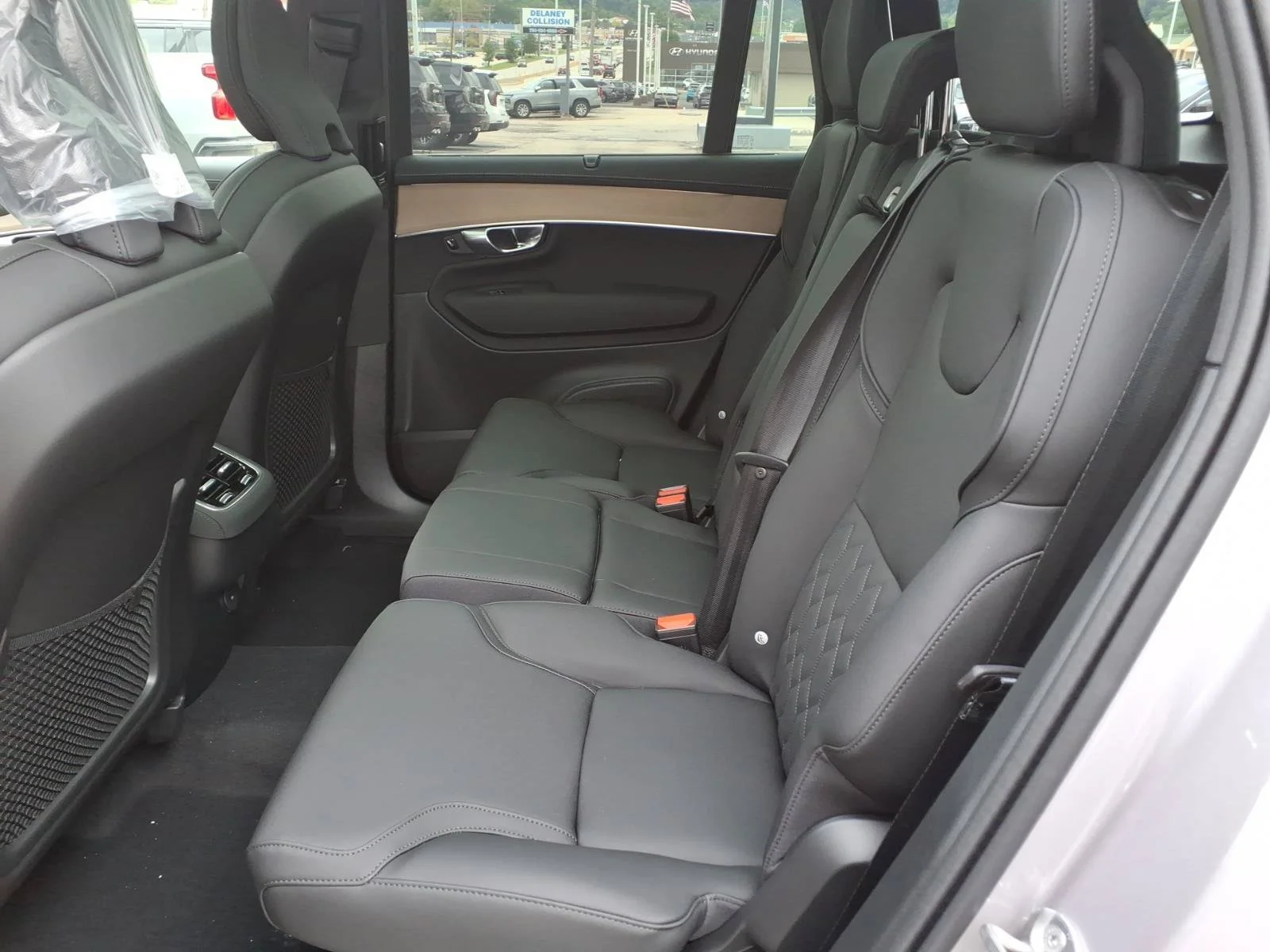 2027 Volvo XC90 Plus - Photo 6