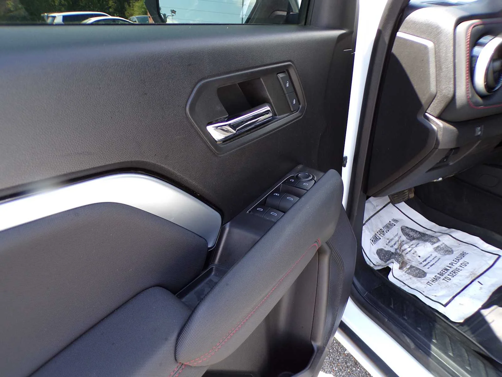 Used 2024 Summit White Chevrolet 4WD Z71 image 12