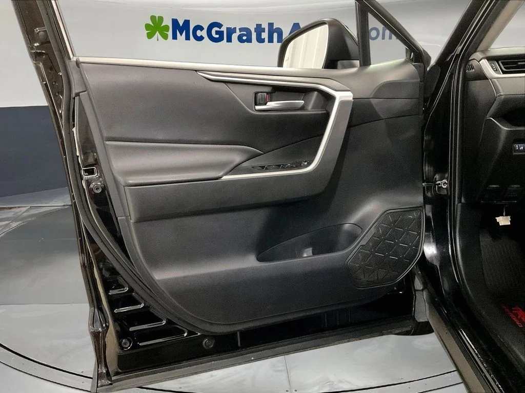 Used 2021 Black Toyota XLE image 27
