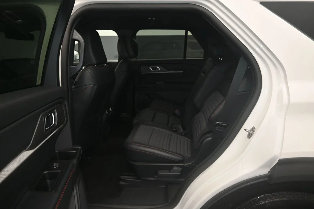 New 2026 Star White Metallic Tri-Coat Ford ST-Line image 18