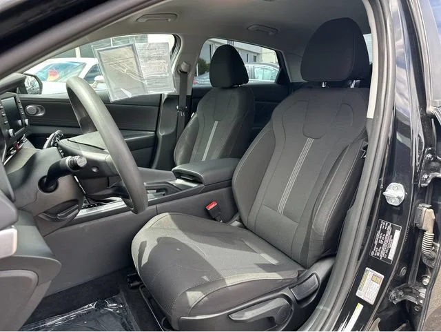 2021 Hyundai Elantra SE - Photo 8