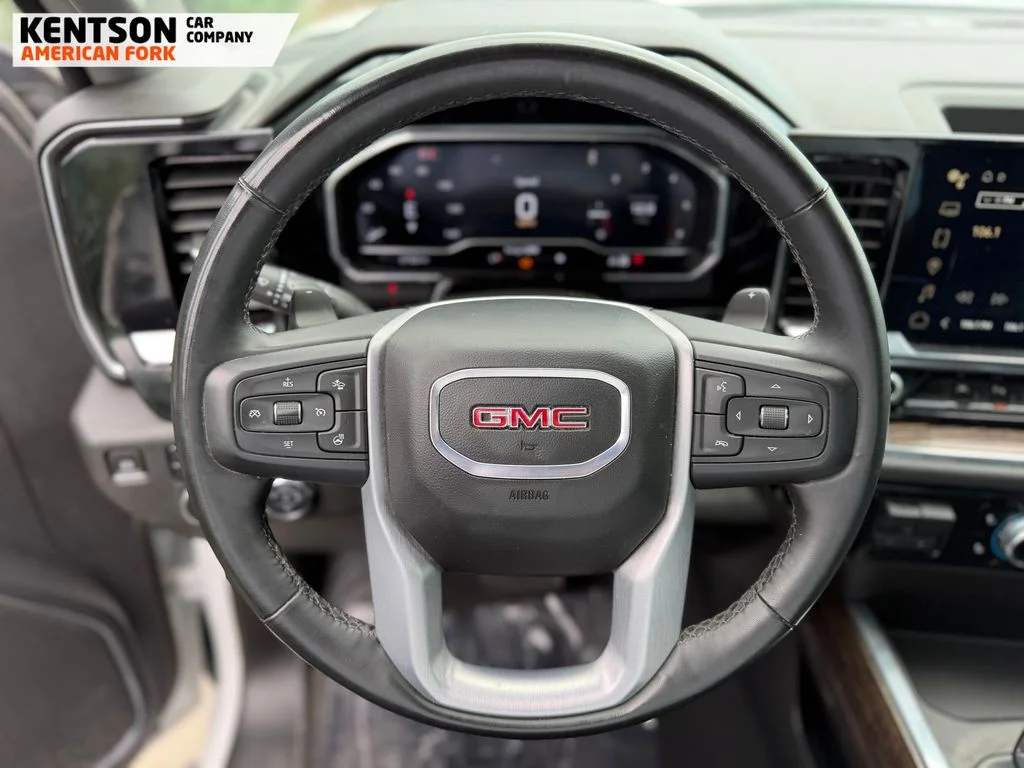 Used 2024 White GMC Elevation image 14