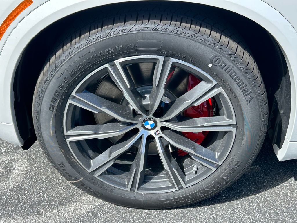 New 2026 Mineral White Metallic BMW xDrive50e image 9