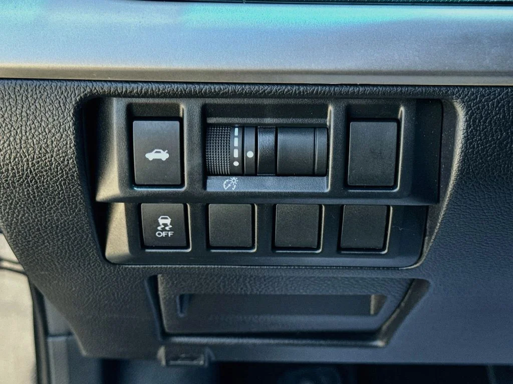 Used 2018 Gray Subaru 2.5i image 11