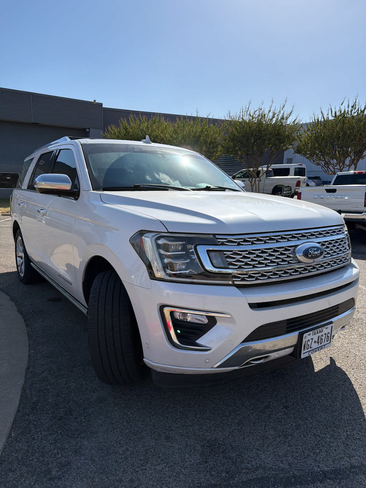 Used 2018 White Platinum Metallic Tri-Coat Ford Platinum image 3