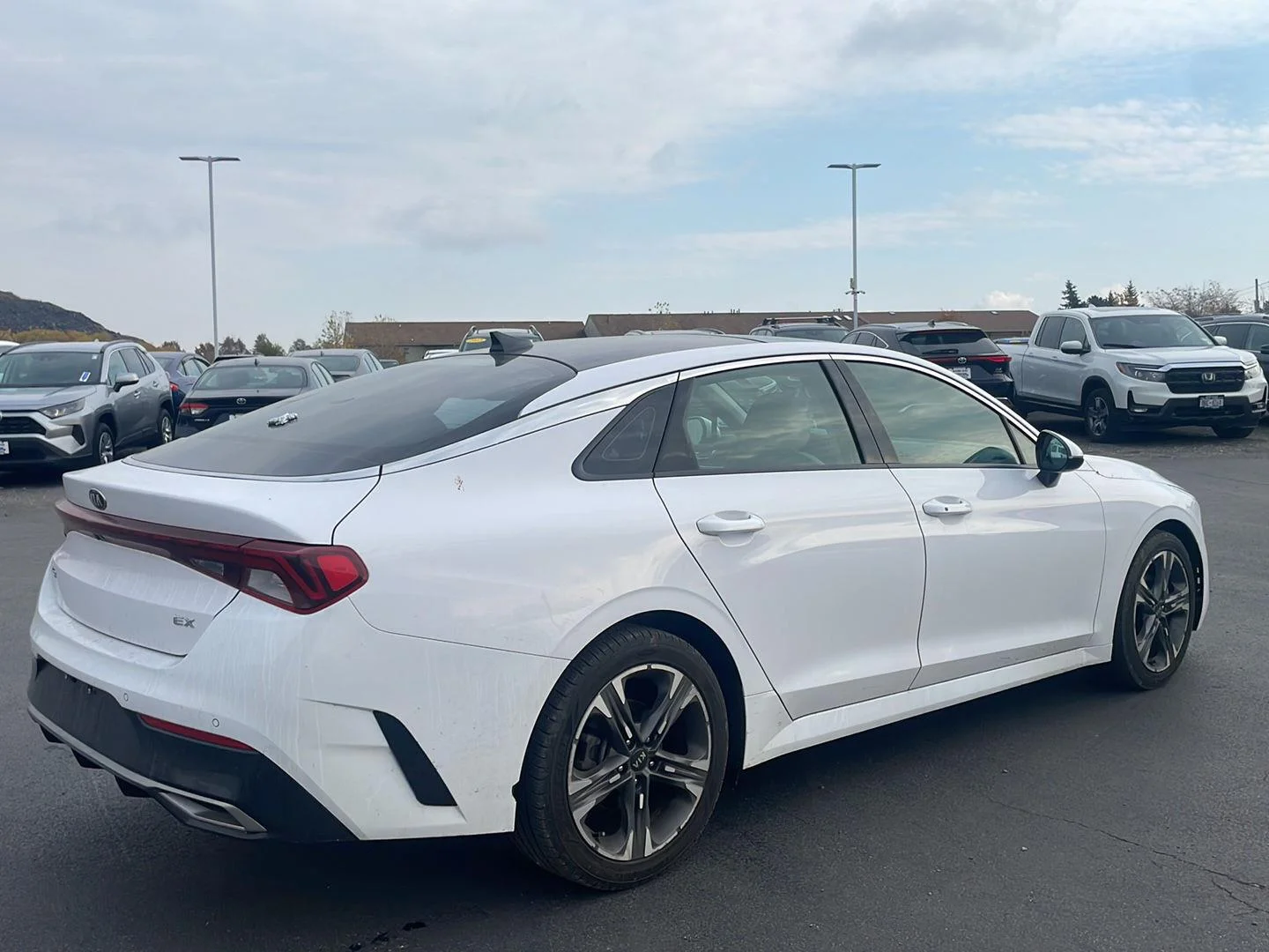 Used 2021 Glacial White Pearl Kia  image 9