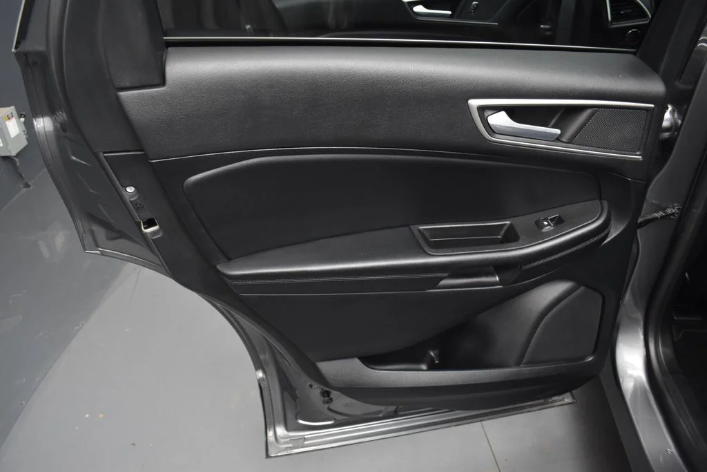 Used 2023 Gray Ford SEL image 18