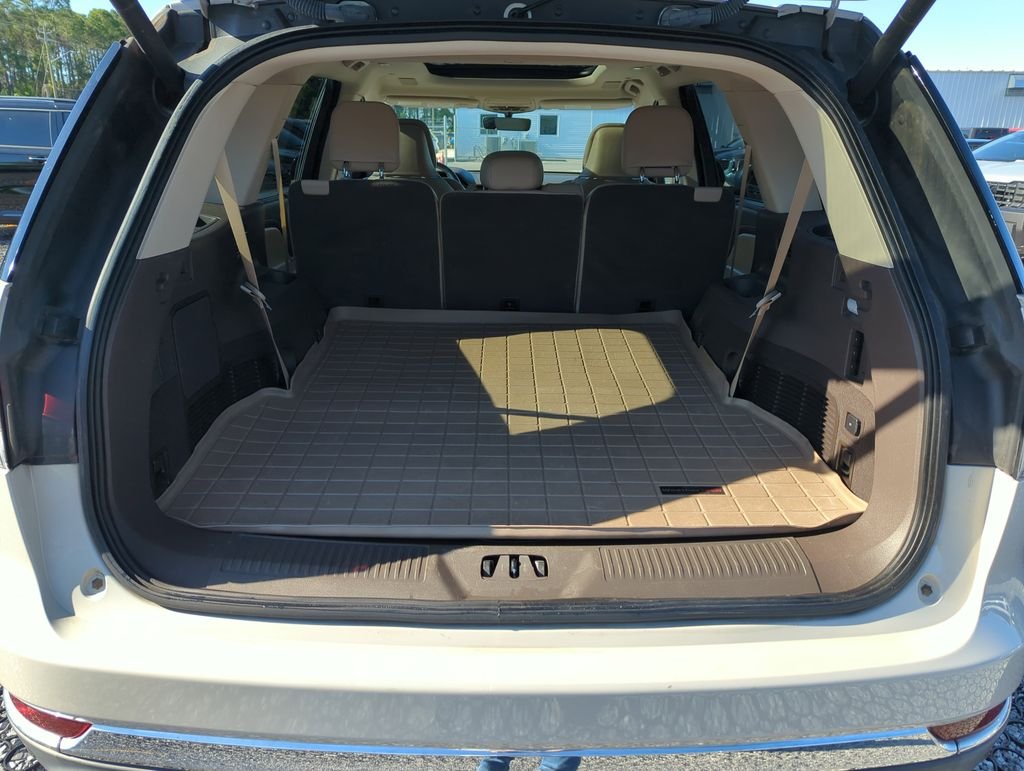 Used 2022 White Lincoln Reserve image 30