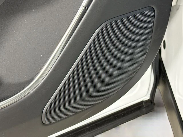 New 2026 Fuji White Land Rover SE image 21
