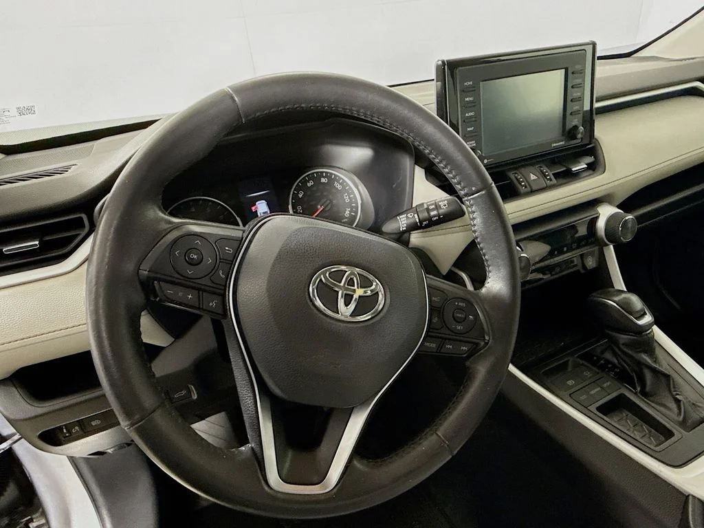 Used 2020 Silver Sky Metallic Toyota XLE Premium image 12