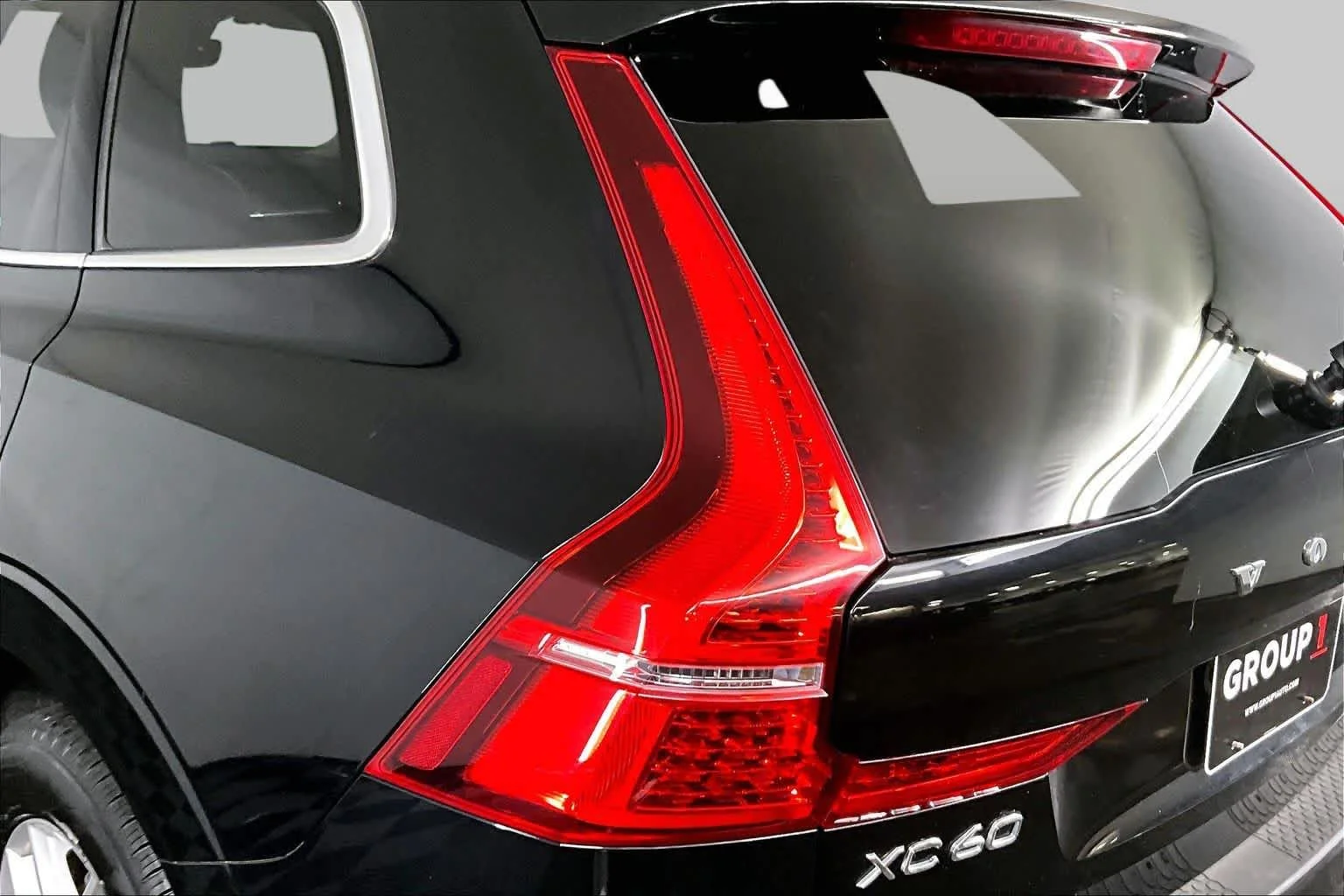 Certified Used 2019 Onyx Black Metallic Volvo Momentum image 28