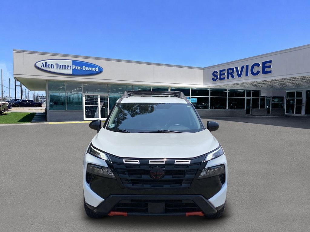 Used 2025 Everest White Pearl Nissan Rock Creek image 3