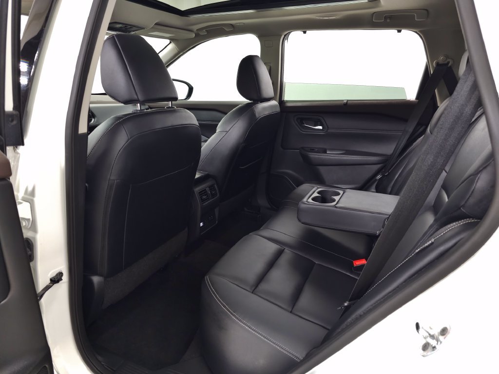 Used 2023 White Nissan SL image 31