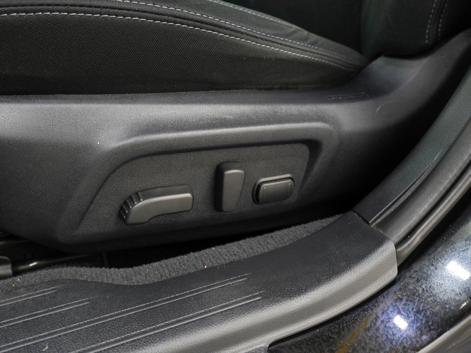 Used 2018 Crystal Black Pearl Subaru 2.5i Premium image 22