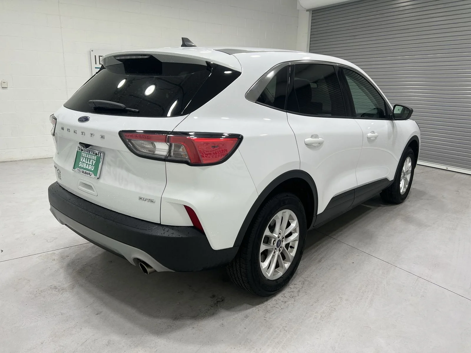 Used 2022 White Ford SE image 8