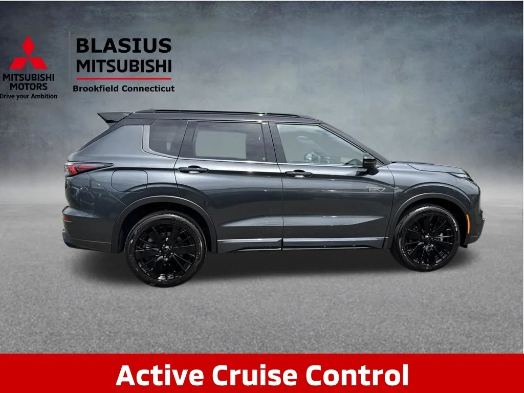 New 2026 Gray Mitsubishi SEL image 12