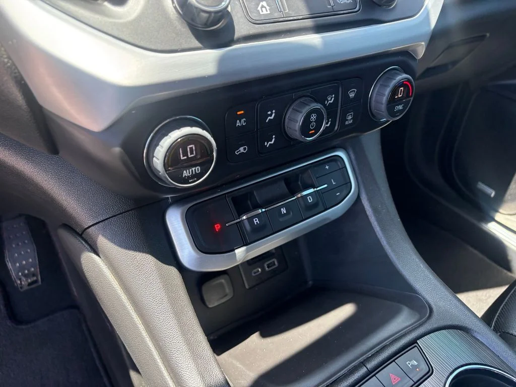 Used 2023 White GMC SLT image 20