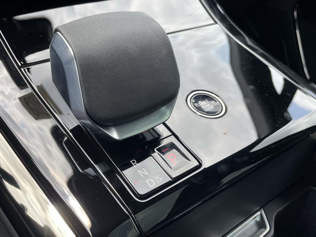 New 2026 Borasco Grey Land Rover SE image 29