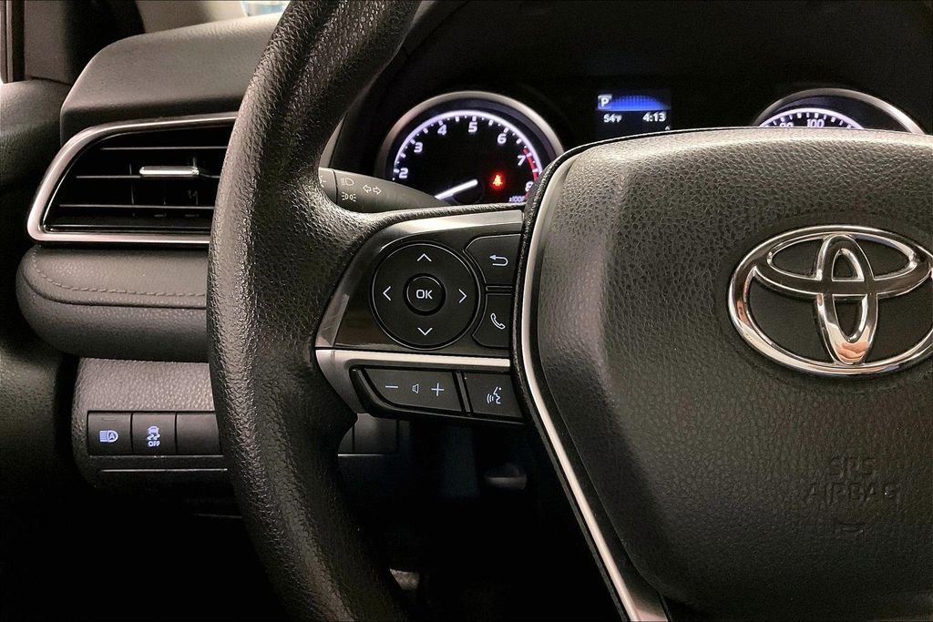 Used 2022 White Toyota LE image 22