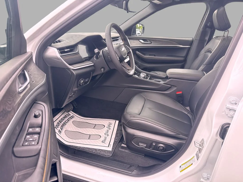 New 2026 Bright White Clearcoat Jeep  image 15