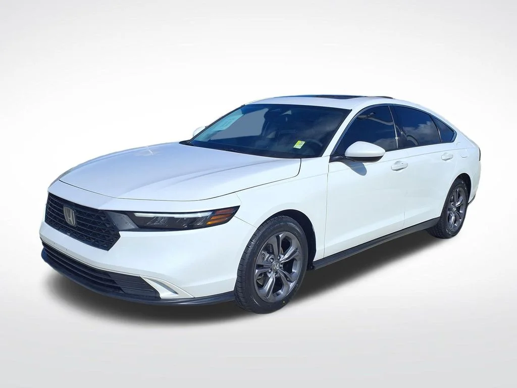 Used 2023 White Honda EX image 3