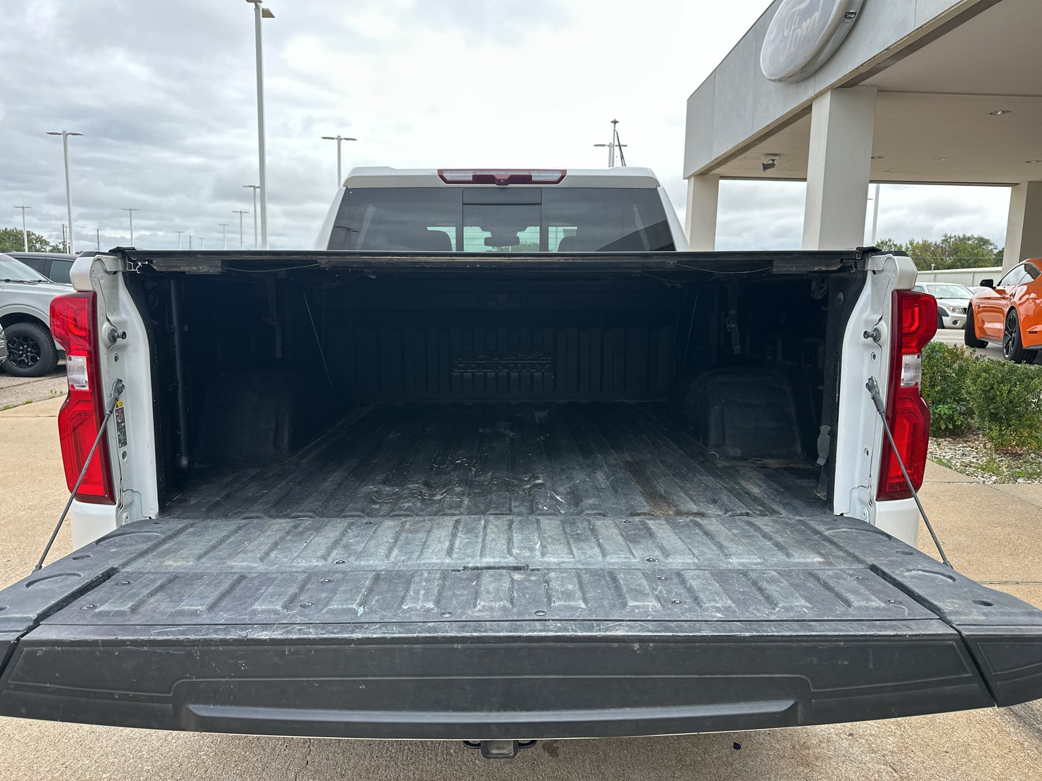 Used 2022 Iridescent Pearl Tricoat Chevrolet High Country image 7
