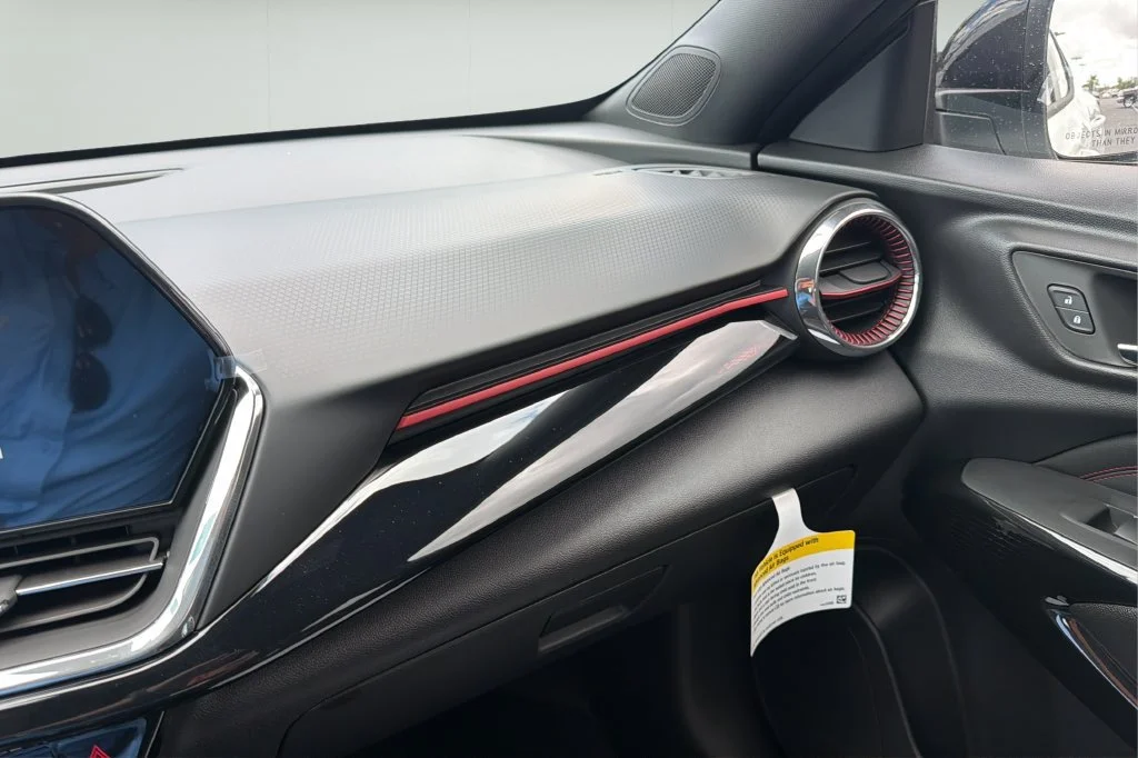 New 2026 Summit White Chevrolet 2RS image 29