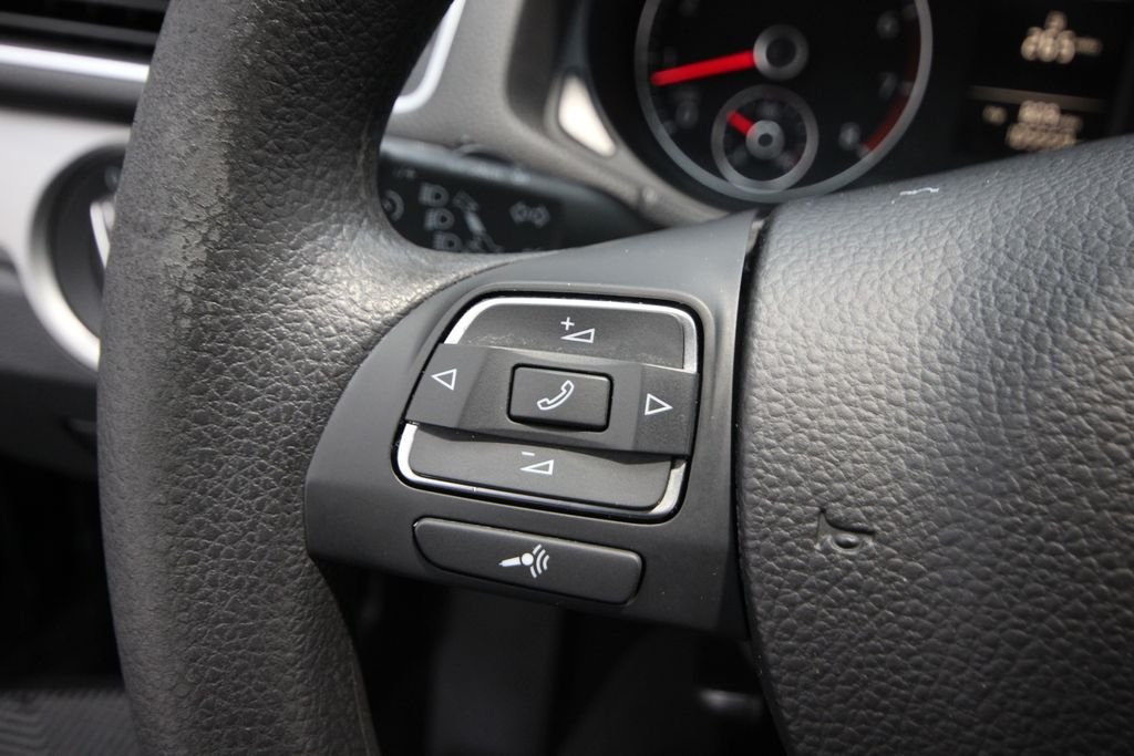 Used 2013 Black Volkswagen 2.5 S image 18