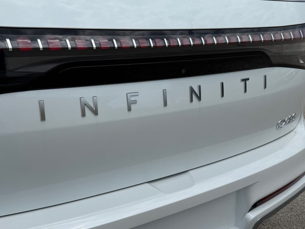 New 2027 RADIANT WHITE INFINITI Luxe 2WD image 10