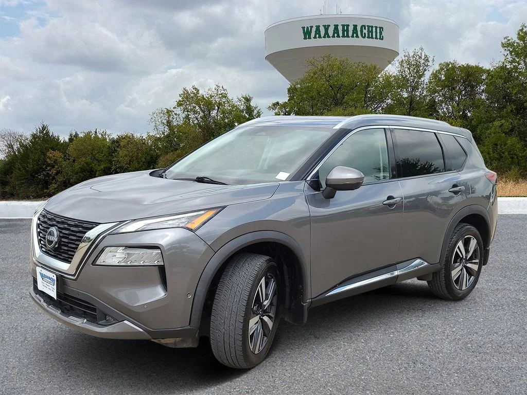 Used 2022 Gray Nissan SL image 3