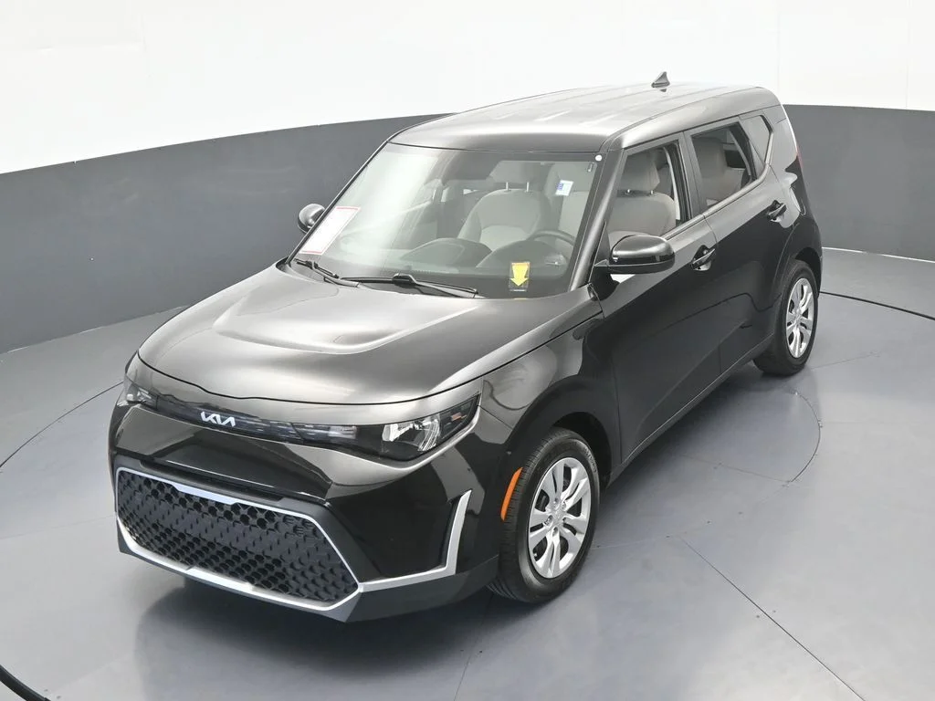 Used 2023 Fusion Black Kia LX image 33
