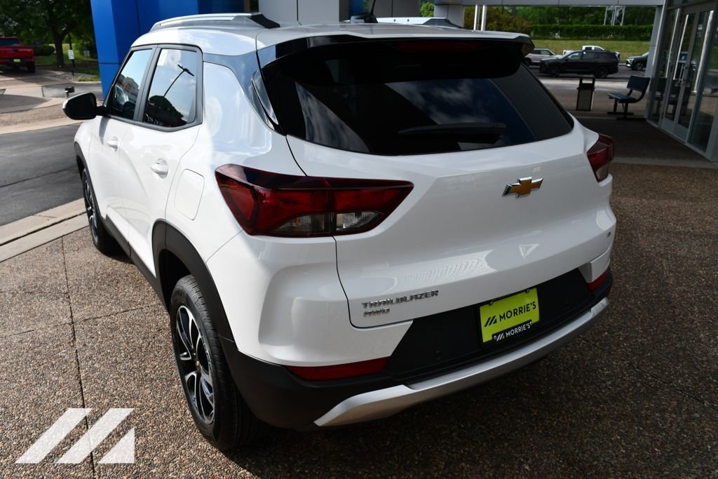 New 2026 Summit White Chevrolet LT image 5