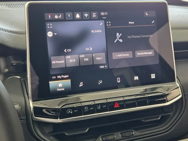New 2026 Diamond Black Crystal Pearlcoat Jeep Latitude image 18