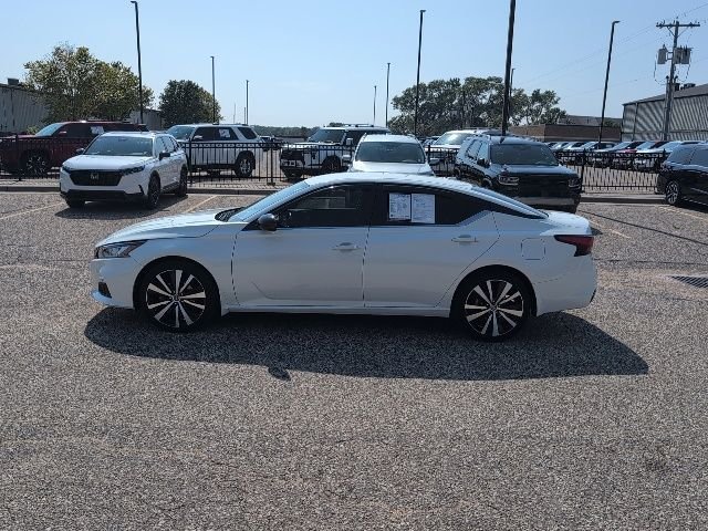 Used 2020 White Nissan 2.5 SR image 2