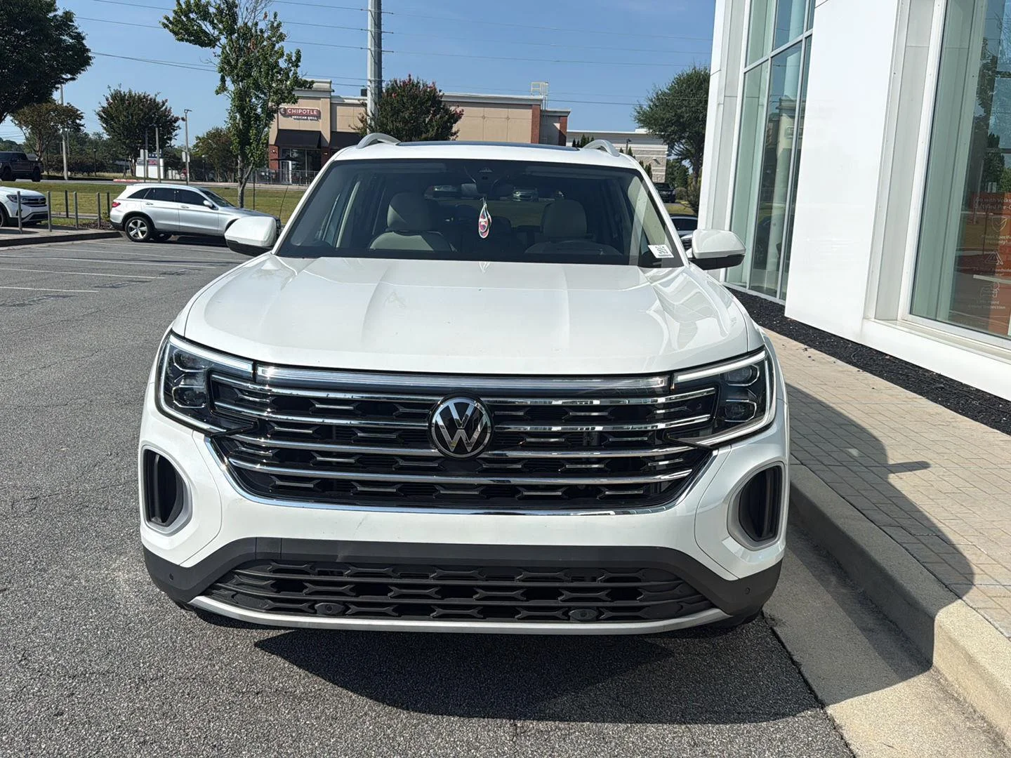 Certified Used 2025  Volkswagen 2.0T SEL image 3