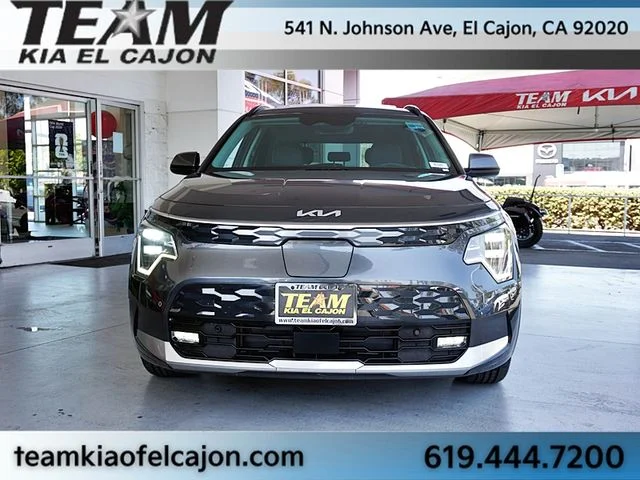 Used 2023 Gray Kia Wave image 4