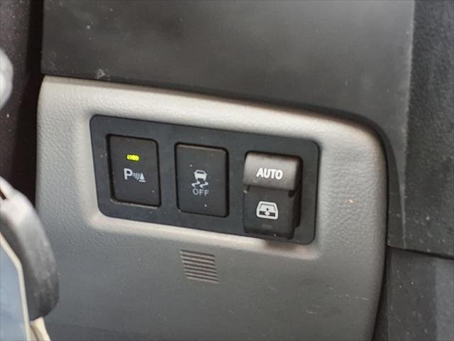 Certified Used 2018 SILVER ME Toyota  image 24