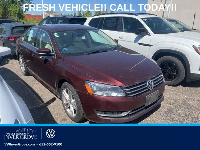 2014 Volkswagen Passat 1.8T SE w/Sunroof & Nav Auto's photo