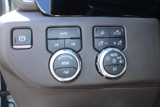 Used 2024 Summit White GMC SLT image 6